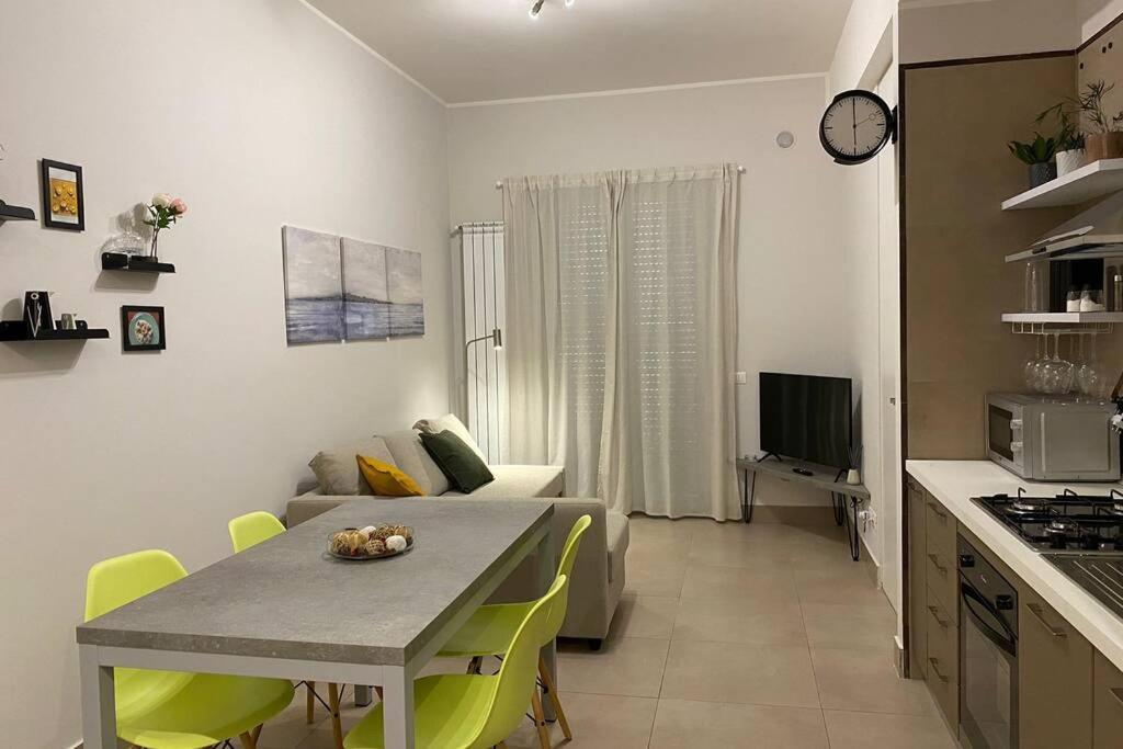 B&B Piano1 Interno5 - Accogliente E Moderno Bilocale Vicino Al Centro Salerno Eksteriør bilde