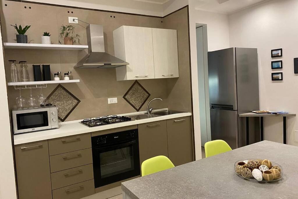 B&B Piano1 Interno5 - Accogliente E Moderno Bilocale Vicino Al Centro Salerno Eksteriør bilde