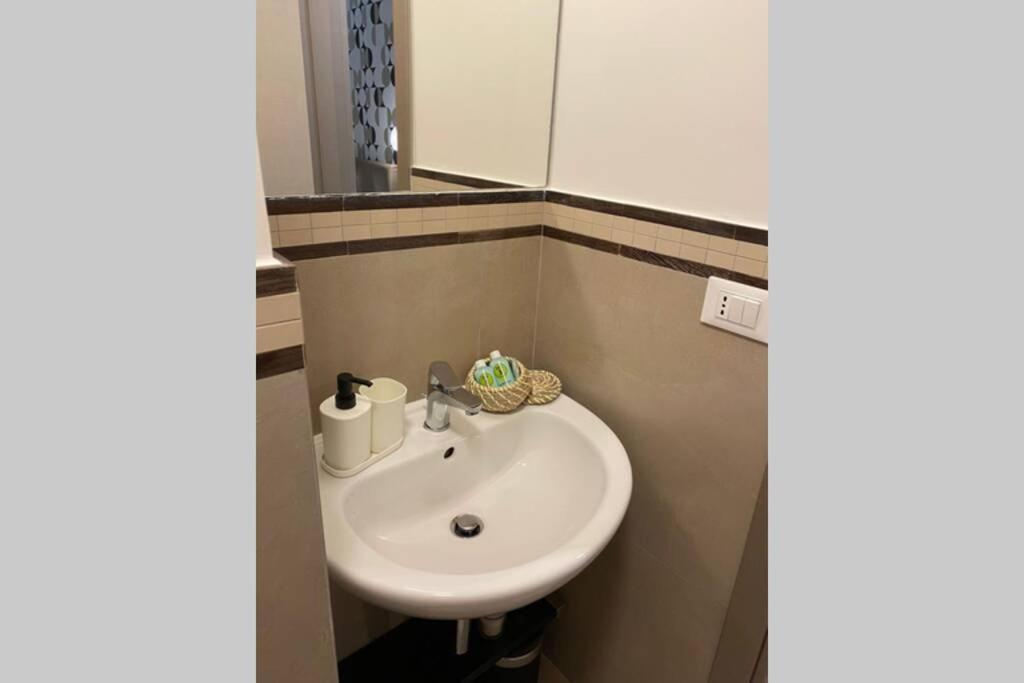 B&B Piano1 Interno5 - Accogliente E Moderno Bilocale Vicino Al Centro Salerno Eksteriør bilde
