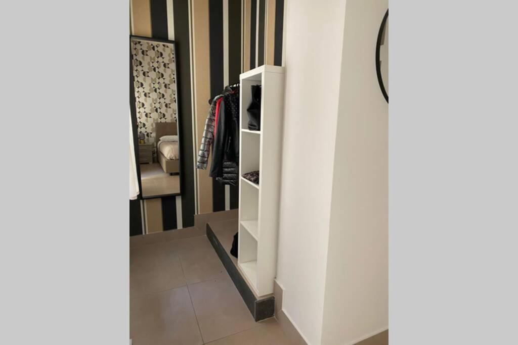 B&B Piano1 Interno5 - Accogliente E Moderno Bilocale Vicino Al Centro Salerno Eksteriør bilde
